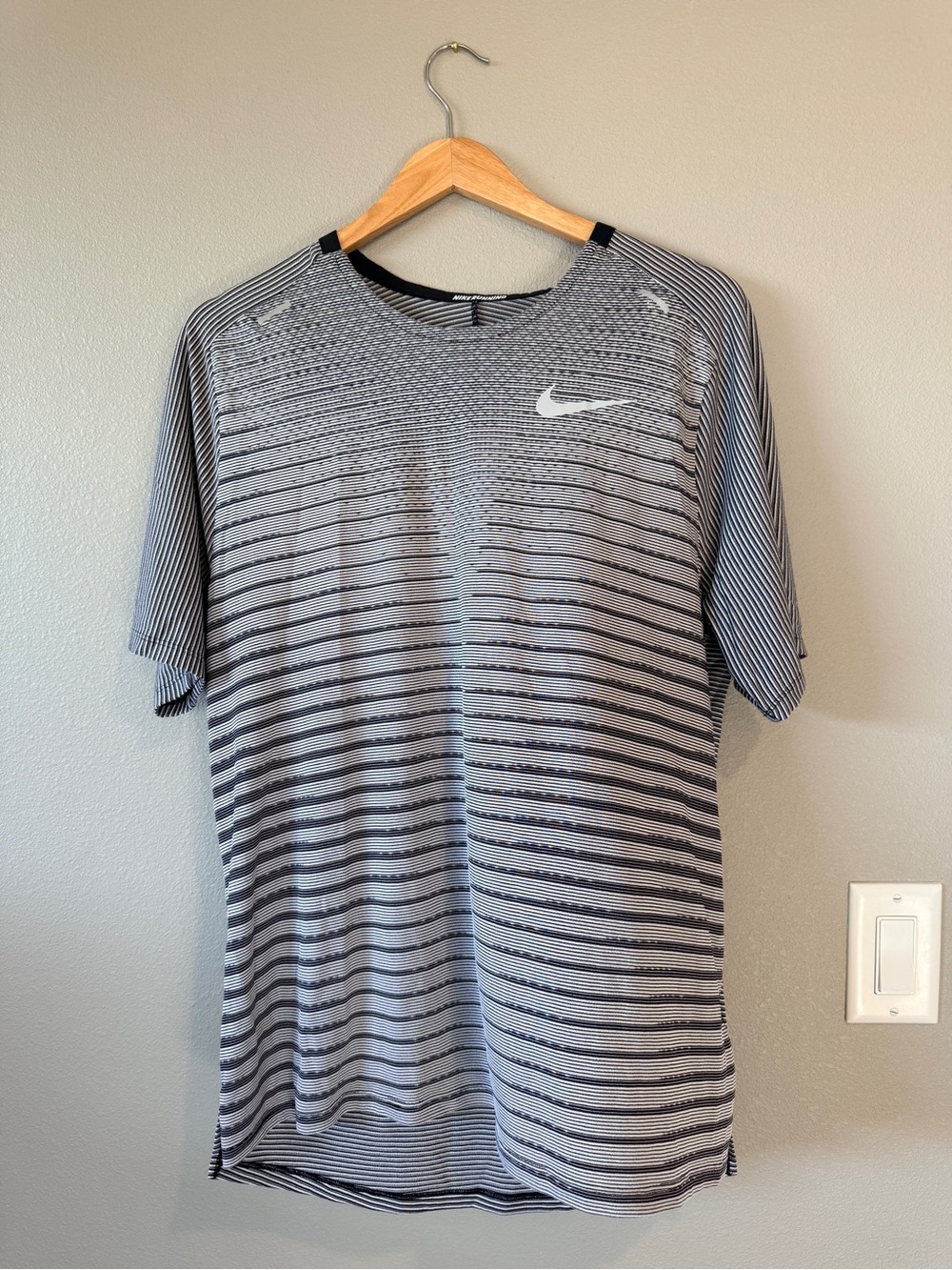 Nike Dri-FIT Running Shirt Mens Large L Black Striped Short Sleeve CU6056-010